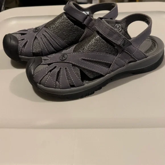 Keen Sandals. Women’s 8.5. Velcro ankle strap. New without box. - Picture 3 of 8